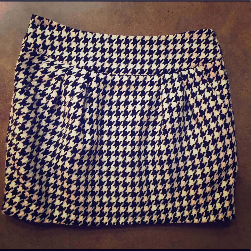 Forever 21 black & white mini skirt